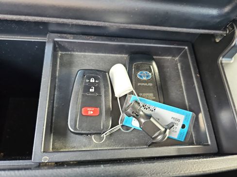 Used 2017 Toyota Prius Two w/ Carpet Mat Package FWD image 31