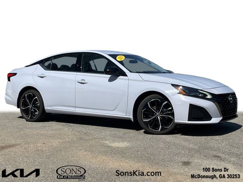 Used 2025 Nissan Altima 2.5 SR image 1