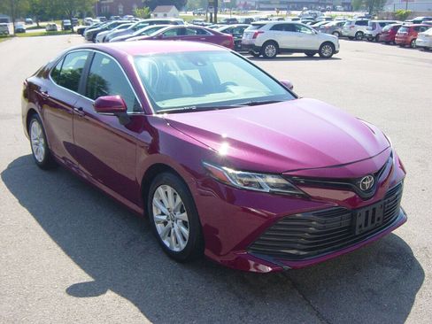 Used 2018 Toyota Camry LE w/ Convenience Package FWD image 3