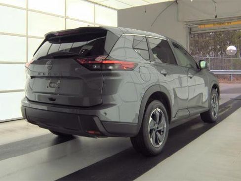Used 2025 Nissan Rogue SV image 4