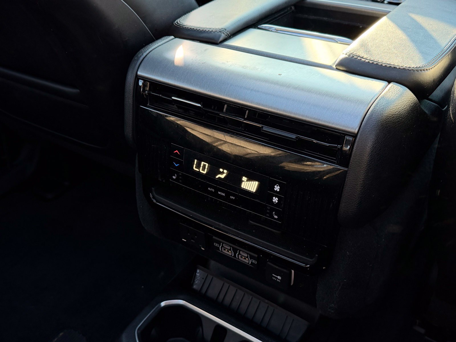 Used 2023 Jeep Wagoneer Series II AWD/4WD image 40