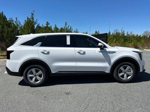 New 2026 Kia Sorento LX FWD image 8