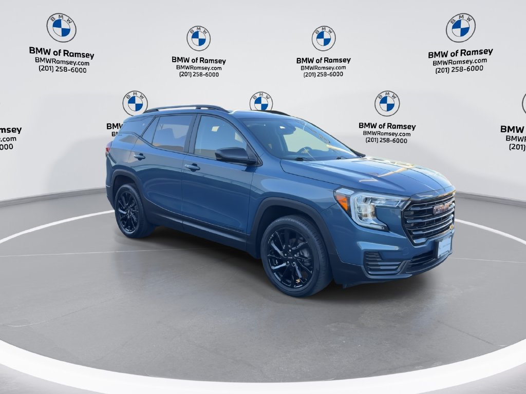 Used 2024 GMC Terrain SLE w/ Driver Convenience Package AWD/4WD image 2