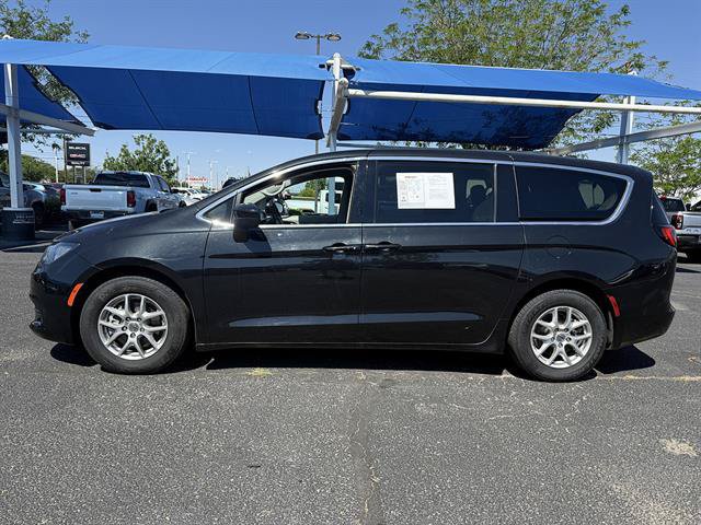 Used 2023 Chrysler Voyager LX FWD image 8
