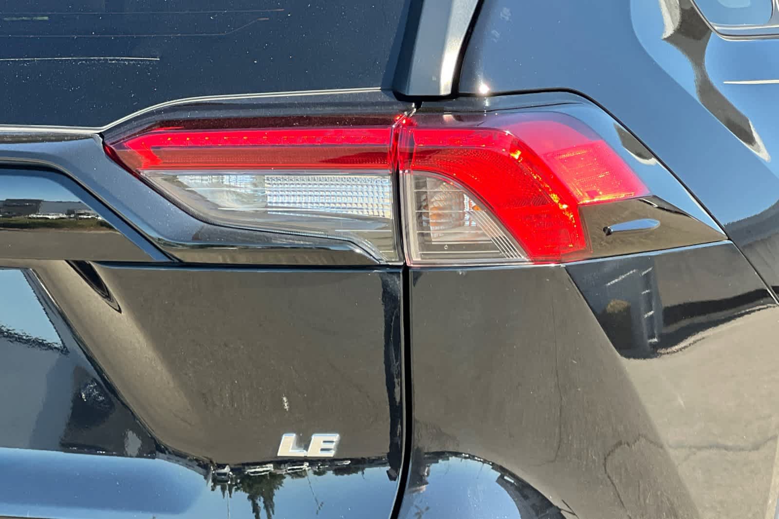 Used 2021 Toyota RAV4 LE FWD image 30