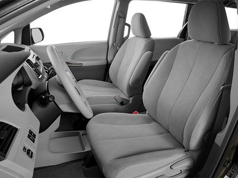 Used 2014 Toyota Sienna XLE FWD image 11