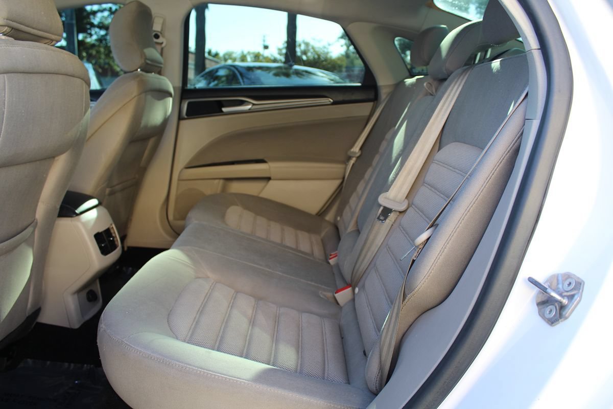 Used 2018 Ford Fusion SE FWD image 21