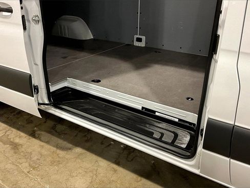 Used 2025 Mercedes-Benz Sprinter 2500 image 16