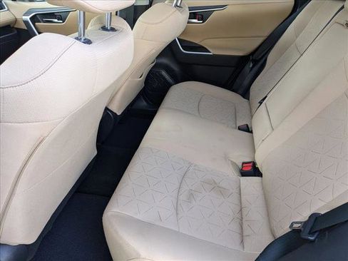 Used 2021 Toyota RAV4 XLE image 17