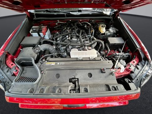 Certified 2025 Toyota 4Runner SR5 AWD/4WD image 24