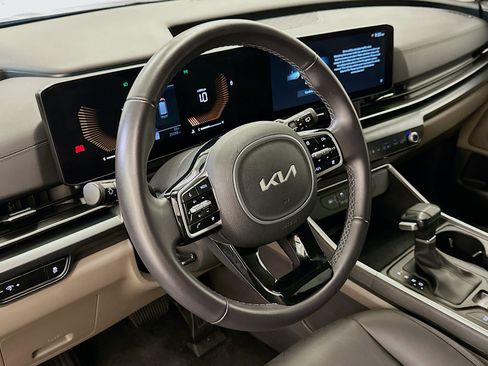 Used 2026 Kia Carnival FWD image 18