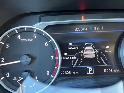 Used 2025 Nissan Sentra SV image 32