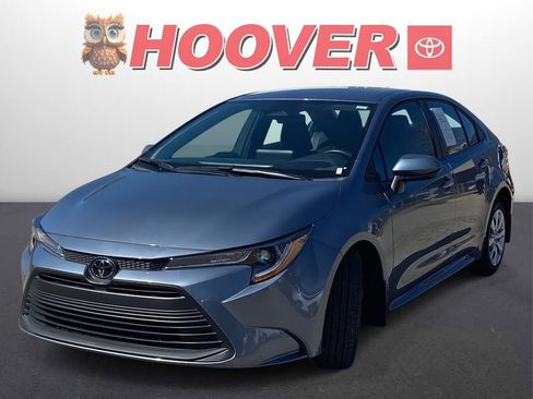 Used 2025 Toyota Corolla LE image 6