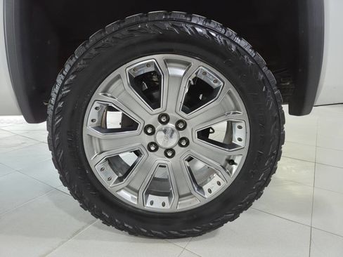 Used 2018 GMC Sierra 1500 Denali w/ Denali Ultimate Package AWD/4WD image 12