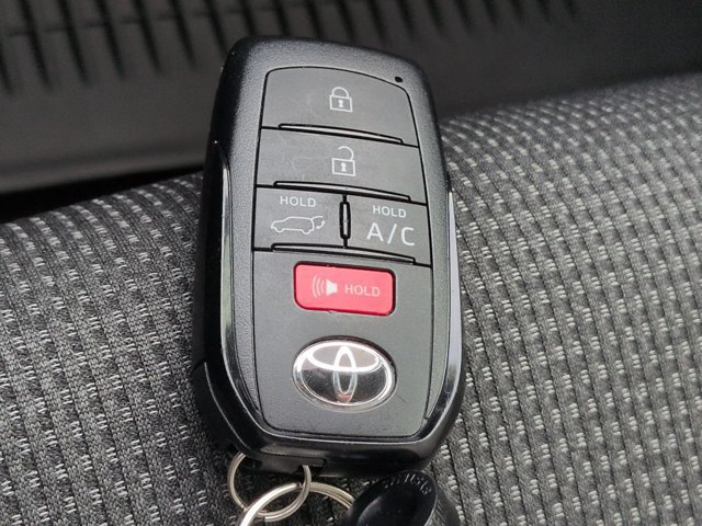 Used 2024 Toyota bZ4X FWD image 29