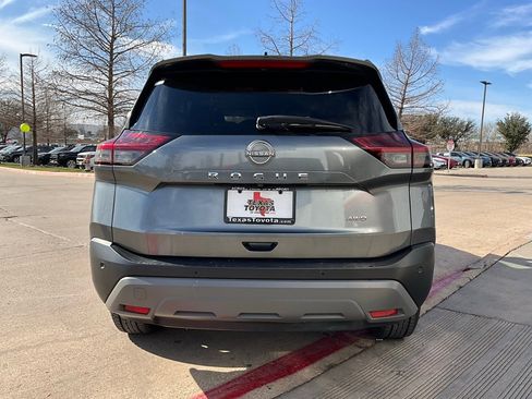 Used 2023 Nissan Rogue S image 7