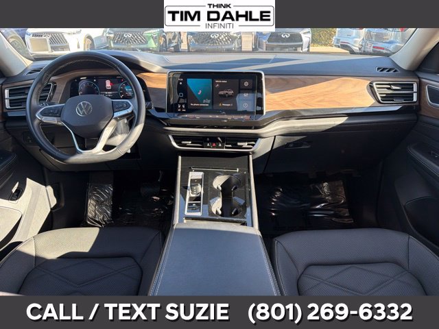 Used 2025 Volkswagen Atlas SE AWD/4WD image 2