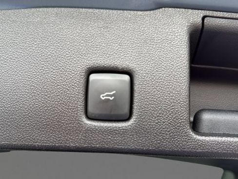 Used 2025 Ford Escape Platinum AWD/4WD image 38