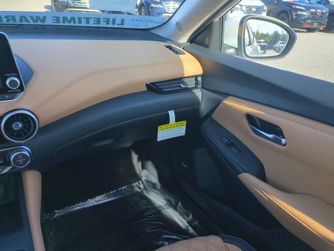 New 2025 Nissan Sentra SV w/ SV Premium Package FWD image 17