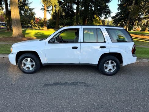 Used 2006 Chevrolet TrailBlazer LS w/ LS Preferred Equipment Group image 2