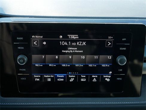 Certified 2025 Volkswagen Taos SE image 35