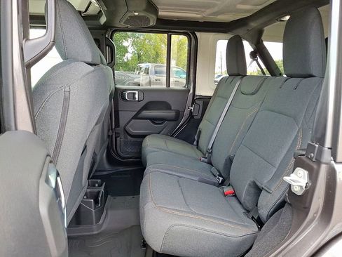 New 2025 Jeep Wrangler Unlimited Sahara w/ Technology Group AWD/4WD image 9