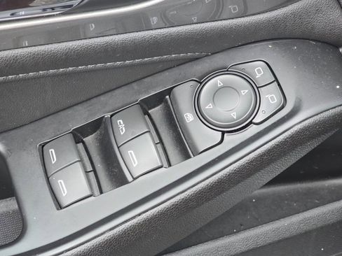 Used 2023 Chevrolet Traverse LT image 21