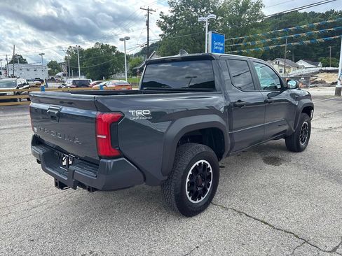 Used 2024 Toyota Tacoma TRD Off-Road AWD/4WD image 5
