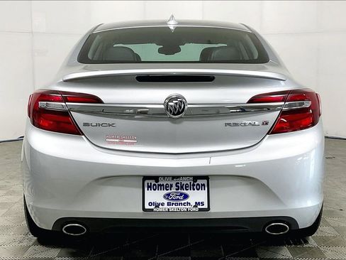 Used 2017 Buick Regal Sport Touring image 4