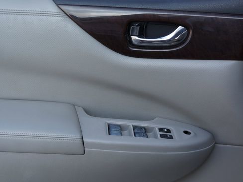 Used 2016 Nissan Quest SV image 25