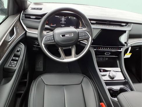 New 2026 Jeep Grand Cherokee Limited AWD/4WD image 13