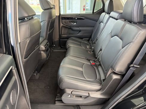 Used 2024 Honda Pilot Touring image 15