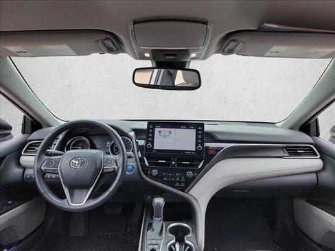 Used 2021 Toyota Camry XLE w/ Cold Weather Package image 18