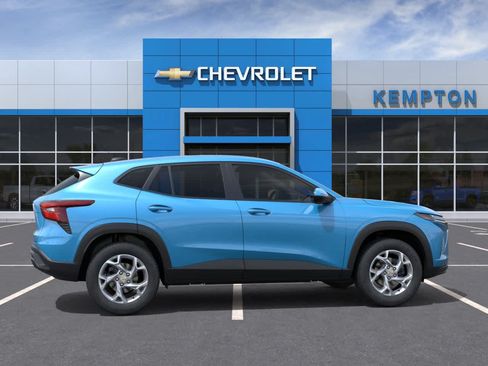 New 2026 Chevrolet Trax LS w/ LS Convenience Package FWD image 5