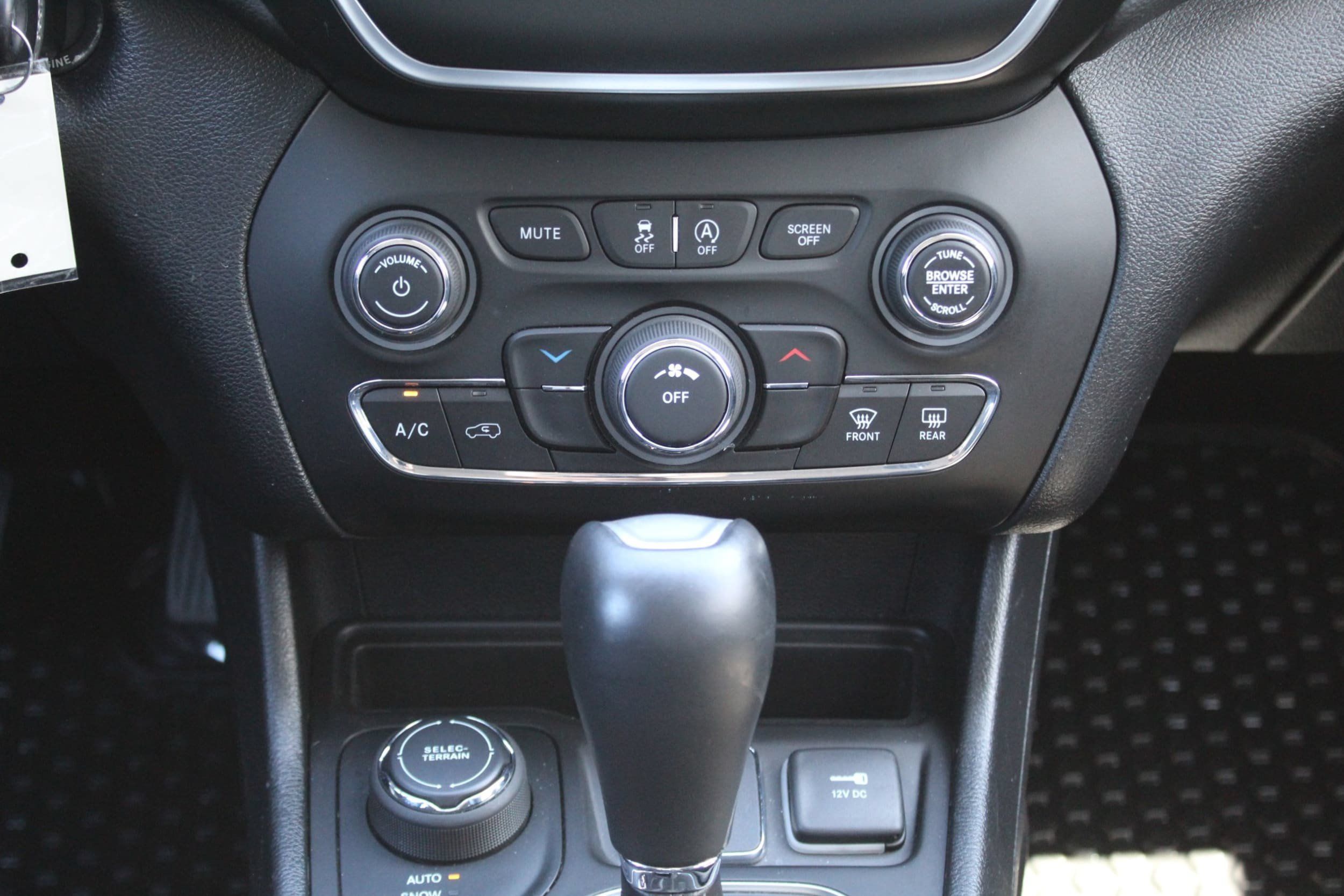 Used 2019 Jeep Cherokee Sport AWD/4WD image 29