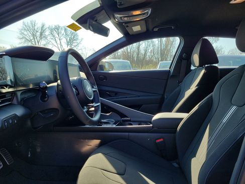 New 2025 Hyundai Elantra SEL image 15