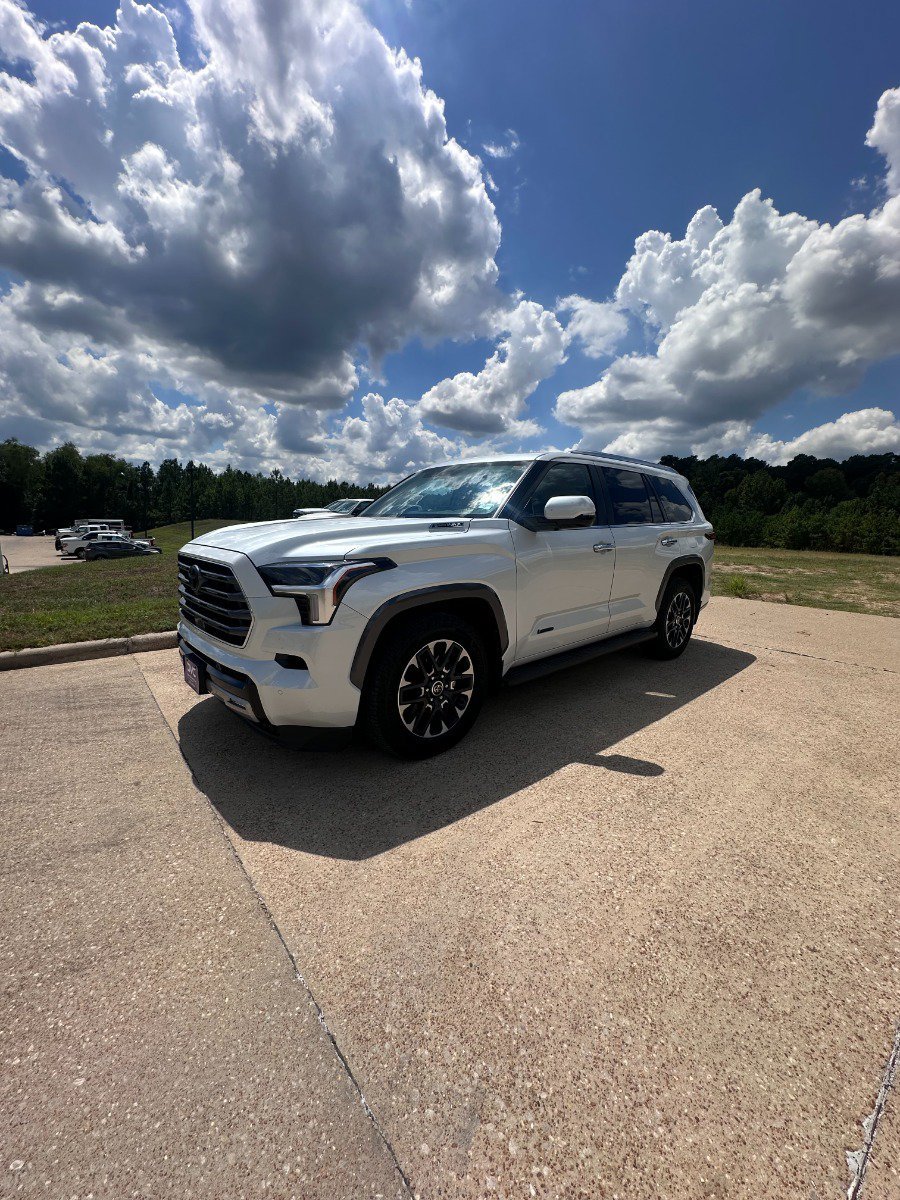 Used 2024 Toyota Sequoia Limited AWD/4WD image 1