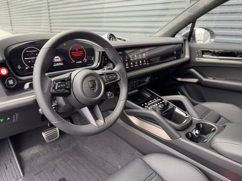 New 2025 Porsche Cayenne Turbo AWD/4WD image 4