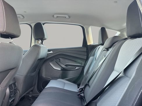 Used 2017 Ford C-MAX SE image 16