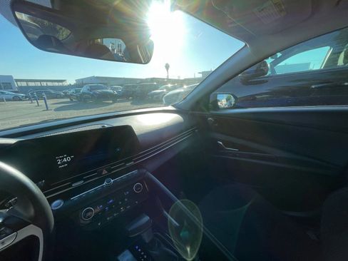 Used 2025 Hyundai Elantra SEL image 35