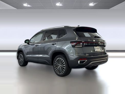 New 2026 Volkswagen Taos SE FWD image 3