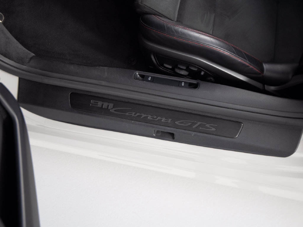 Certified 2022 Porsche 911 Carrera GTS RWD image 23