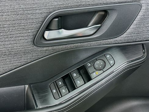 Used 2022 Nissan Rogue SV FWD image 15