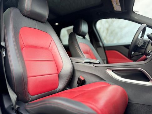 Used 2018 Jaguar F-PACE R-Sport image 22