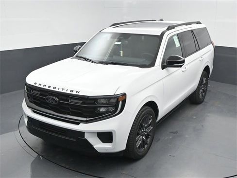 New 2025 Ford Expedition Platinum w/ Stealth Performance Package image 11