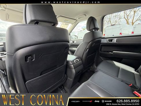Used 2025 Hyundai Santa Fe SEL AWD/4WD image 34
