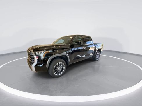 Used 2024 Toyota Tundra Limited AWD/4WD image 4