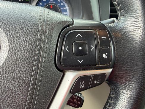 Used 2020 Toyota Sienna XLE w/ XLE Navigation Package AWD/4WD image 17