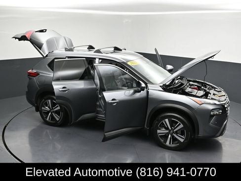 Used 2025 Nissan Rogue SL AWD/4WD image 30