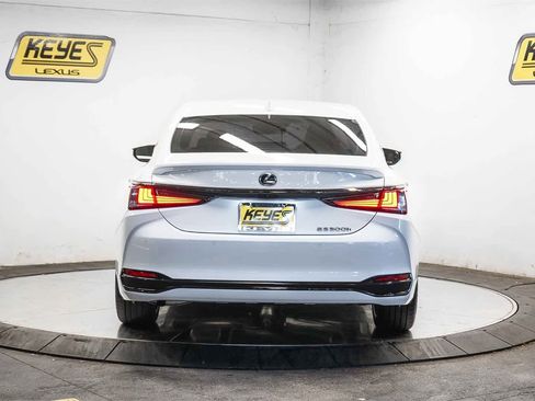 Used 2024 Lexus ES 300h F Sport image 3